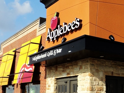 Applebees Neighborhood Grill & Bar sign